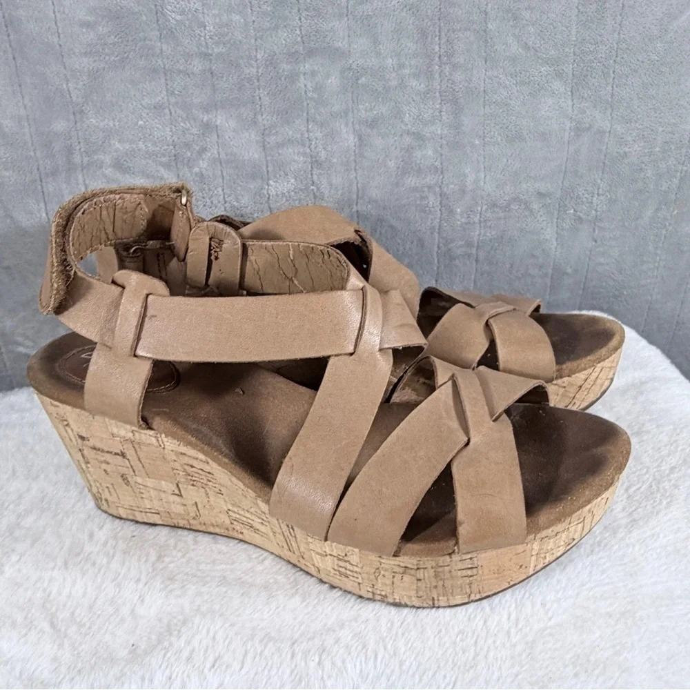 Clarks Collection Tan Cork Wedge Strappy Sandals Size 9 M with some peeling